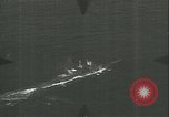 Standbild deutschen U Boot strafed auf See Atlantik, 1944, aus Sekunde 45 historischem Filmmaterial Videoclip 65675059341