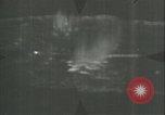 Standbild deutschen U Boot strafed auf See Atlantik, 1944, aus Sekunde 47 historischem Filmmaterial Videoclip 65675059341