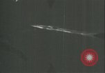 Standbild deutschen U Boot strafed auf See Atlantik, 1944, aus Sekunde 50 historischem Filmmaterial Videoclip 65675059341