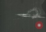 Standbild deutschen U Boot strafed auf See Atlantik, 1944, aus Sekunde 53 historischem Filmmaterial Videoclip 65675059341