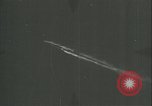 Standbild deutschen U Boot strafed auf See Atlantik, 1944, aus Sekunde 54 historischem Filmmaterial Videoclip 65675059341