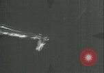 Standbild deutschen U Boot strafed auf See Atlantik, 1944, aus Sekunde 58 historischem Filmmaterial Videoclip 65675059341