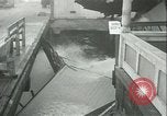 Image vagues de déferlement Redondo Beach California USA, 1940, de la seconde 6 séquences d'archives historiques vidéo 65675059346