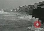 Image vagues de déferlement Redondo Beach California USA, 1940, de la seconde 8 séquences d'archives historiques vidéo 65675059346