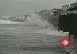 Image vagues de déferlement Redondo Beach California USA, 1940, de la seconde 9 séquences d'archives historiques vidéo 65675059346