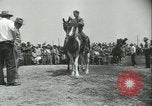 Standbild Auktion von Pferden Los Angeles California USA, 1944, aus Sekunde 12 historischem Filmmaterial Videoclip 65675059353