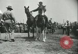 Standbild Auktion von Pferden Los Angeles California USA, 1944, aus Sekunde 16 historischem Filmmaterial Videoclip 65675059353