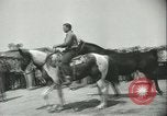 Standbild Auktion von Pferden Los Angeles California USA, 1944, aus Sekunde 18 historischem Filmmaterial Videoclip 65675059353