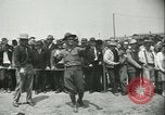 Standbild Auktion von Pferden Los Angeles California USA, 1944, aus Sekunde 27 historischem Filmmaterial Videoclip 65675059353