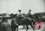 Standbild Auktion von Pferden Los Angeles California USA, 1944, aus Sekunde 36 historischem Filmmaterial Videoclip 65675059353