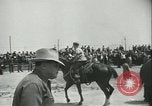 Standbild Auktion von Pferden Los Angeles California USA, 1944, aus Sekunde 37 historischem Filmmaterial Videoclip 65675059353