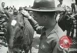 Standbild Auktion von Pferden Los Angeles California USA, 1944, aus Sekunde 43 historischem Filmmaterial Videoclip 65675059353