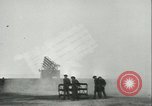 Standbild Azio Rakete gun Italien, 1944, aus Sekunde 30 historischem Filmmaterial Videoclip 65675059354