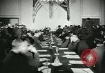Standbild Deutschland Signieren von Dokumenten der bedingungslosen Kapitulation Deutschland, 1945, aus Sekunde 8 historischem Filmmaterial Videoclip 65675059357