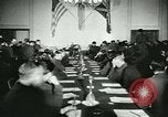 Standbild Deutschland Signieren von Dokumenten der bedingungslosen Kapitulation Deutschland, 1945, aus Sekunde 10 historischem Filmmaterial Videoclip 65675059357