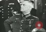 Standbild Deutschland Signieren von Dokumenten der bedingungslosen Kapitulation Deutschland, 1945, aus Sekunde 28 historischem Filmmaterial Videoclip 65675059357