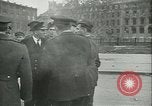 Standbild Deutschland Signieren von Dokumenten der bedingungslosen Kapitulation Deutschland, 1945, aus Sekunde 56 historischem Filmmaterial Videoclip 65675059357