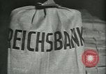 Standbild Salzbergwerk Merkers Deutschland, 1945, aus Sekunde 56 historischem Filmmaterial Videoclip 65675059358