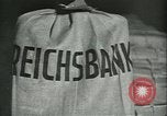 Standbild Salzbergwerk Merkers Deutschland, 1945, aus Sekunde 57 historischem Filmmaterial Videoclip 65675059358