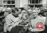 Standbild Zweiter Weltkrieg berühmte Gefangene freigelassen Deutschland, 1945, aus Sekunde 17 historischem Filmmaterial Videoclip 65675059359
