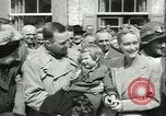 Standbild Zweiter Weltkrieg berühmte Gefangene freigelassen Deutschland, 1945, aus Sekunde 18 historischem Filmmaterial Videoclip 65675059359
