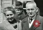 Standbild Zweiter Weltkrieg berühmte Gefangene freigelassen Deutschland, 1945, aus Sekunde 28 historischem Filmmaterial Videoclip 65675059359