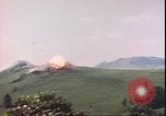 Standbild US Air Forces Flugzeuge bombardieren Deutsche befestigte Anhöhe Deutschland, 1945, aus Sekunde 5 historischem Filmmaterial Videoclip 65675059361