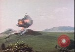 Standbild US Air Forces Flugzeuge bombardieren Deutsche befestigte Anhöhe Deutschland, 1945, aus Sekunde 7 historischem Filmmaterial Videoclip 65675059361