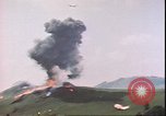 Standbild US Air Forces Flugzeuge bombardieren Deutsche befestigte Anhöhe Deutschland, 1945, aus Sekunde 11 historischem Filmmaterial Videoclip 65675059361