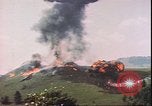 Standbild US Air Forces Flugzeuge bombardieren Deutsche befestigte Anhöhe Deutschland, 1945, aus Sekunde 14 historischem Filmmaterial Videoclip 65675059361