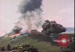 Standbild US Air Forces Flugzeuge bombardieren Deutsche befestigte Anhöhe Deutschland, 1945, aus Sekunde 16 historischem Filmmaterial Videoclip 65675059361