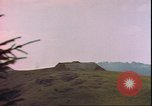 Standbild US Air Forces Flugzeuge bombardieren Deutsche befestigte Anhöhe Deutschland, 1945, aus Sekunde 23 historischem Filmmaterial Videoclip 65675059361