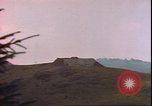 Standbild US Air Forces Flugzeuge bombardieren Deutsche befestigte Anhöhe Deutschland, 1945, aus Sekunde 26 historischem Filmmaterial Videoclip 65675059361
