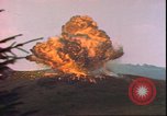 Standbild US Air Forces Flugzeuge bombardieren Deutsche befestigte Anhöhe Deutschland, 1945, aus Sekunde 29 historischem Filmmaterial Videoclip 65675059361