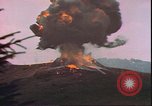 Standbild US Air Forces Flugzeuge bombardieren Deutsche befestigte Anhöhe Deutschland, 1945, aus Sekunde 31 historischem Filmmaterial Videoclip 65675059361