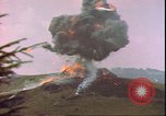 Standbild US Air Forces Flugzeuge bombardieren Deutsche befestigte Anhöhe Deutschland, 1945, aus Sekunde 41 historischem Filmmaterial Videoclip 65675059361