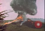 Standbild US Air Forces Flugzeuge bombardieren Deutsche befestigte Anhöhe Deutschland, 1945, aus Sekunde 43 historischem Filmmaterial Videoclip 65675059361