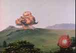 Standbild US Air Forces Flugzeuge bombardieren Deutsche befestigte Anhöhe Deutschland, 1945, aus Sekunde 49 historischem Filmmaterial Videoclip 65675059361