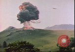 Standbild US Air Forces Flugzeuge bombardieren Deutsche befestigte Anhöhe Deutschland, 1945, aus Sekunde 51 historischem Filmmaterial Videoclip 65675059361