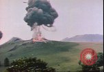 Standbild US Air Forces Flugzeuge bombardieren Deutsche befestigte Anhöhe Deutschland, 1945, aus Sekunde 52 historischem Filmmaterial Videoclip 65675059361
