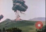 Standbild US Air Forces Flugzeuge bombardieren Deutsche befestigte Anhöhe Deutschland, 1945, aus Sekunde 53 historischem Filmmaterial Videoclip 65675059361