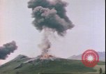 Standbild US Air Forces Flugzeuge bombardieren Deutsche befestigte Anhöhe Deutschland, 1945, aus Sekunde 55 historischem Filmmaterial Videoclip 65675059361