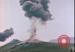 Standbild US Air Forces Flugzeuge bombardieren Deutsche befestigte Anhöhe Deutschland, 1945, aus Sekunde 56 historischem Filmmaterial Videoclip 65675059361