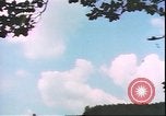 Standbild US Air Forces Flugzeuge bombardieren Deutsche befestigte Anhöhe Deutschland, 1945, aus Sekunde 58 historischem Filmmaterial Videoclip 65675059361