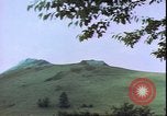 Standbild US Army Air Forces P-47s Bombardierung deutscher Festungen Deutschland, 1945, aus Sekunde 49 historischem Filmmaterial Videoclip 65675059362