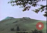 Standbild US Army Air Forces P-47s Bombardierung deutscher Festungen Deutschland, 1945, aus Sekunde 50 historischem Filmmaterial Videoclip 65675059362