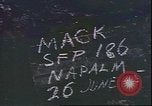 Standbild USAAF P-47s drop Napalm auf deutschen militärischen Anlagen Deutschland, 1945, aus Sekunde 1 historischem Filmmaterial Videoclip 65675059363