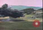 Standbild USAAF P-47s drop Napalm auf deutschen militärischen Anlagen Deutschland, 1945, aus Sekunde 3 historischem Filmmaterial Videoclip 65675059363