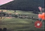 Standbild USAAF P-47s drop Napalm auf deutschen militärischen Anlagen Deutschland, 1945, aus Sekunde 6 historischem Filmmaterial Videoclip 65675059363