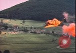 Standbild USAAF P-47s drop Napalm auf deutschen militärischen Anlagen Deutschland, 1945, aus Sekunde 9 historischem Filmmaterial Videoclip 65675059363